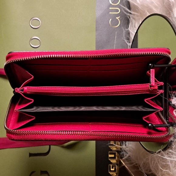 Gucci Red GG Zippy Wallet EUC - Picture 9 of 16